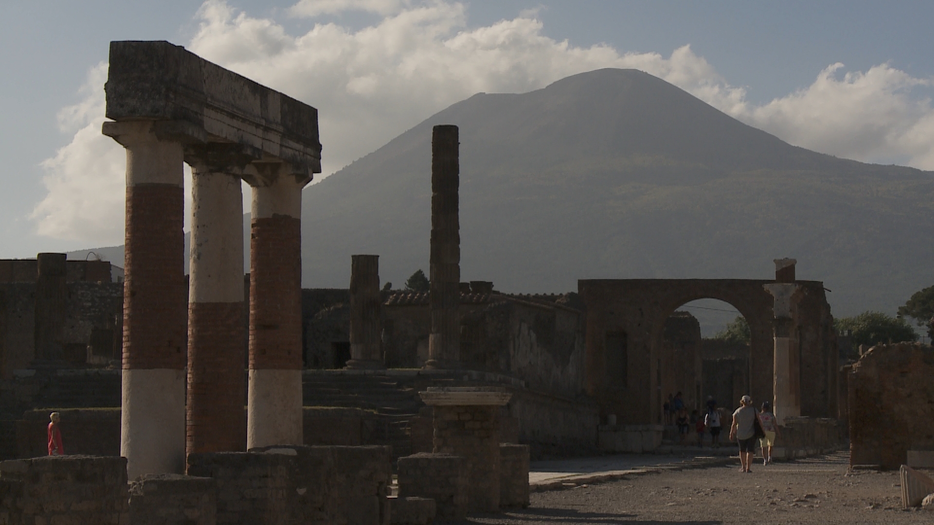 IN SEARCH OF SECRET SPENDOURS: POMPEI, WATER AND FIRE