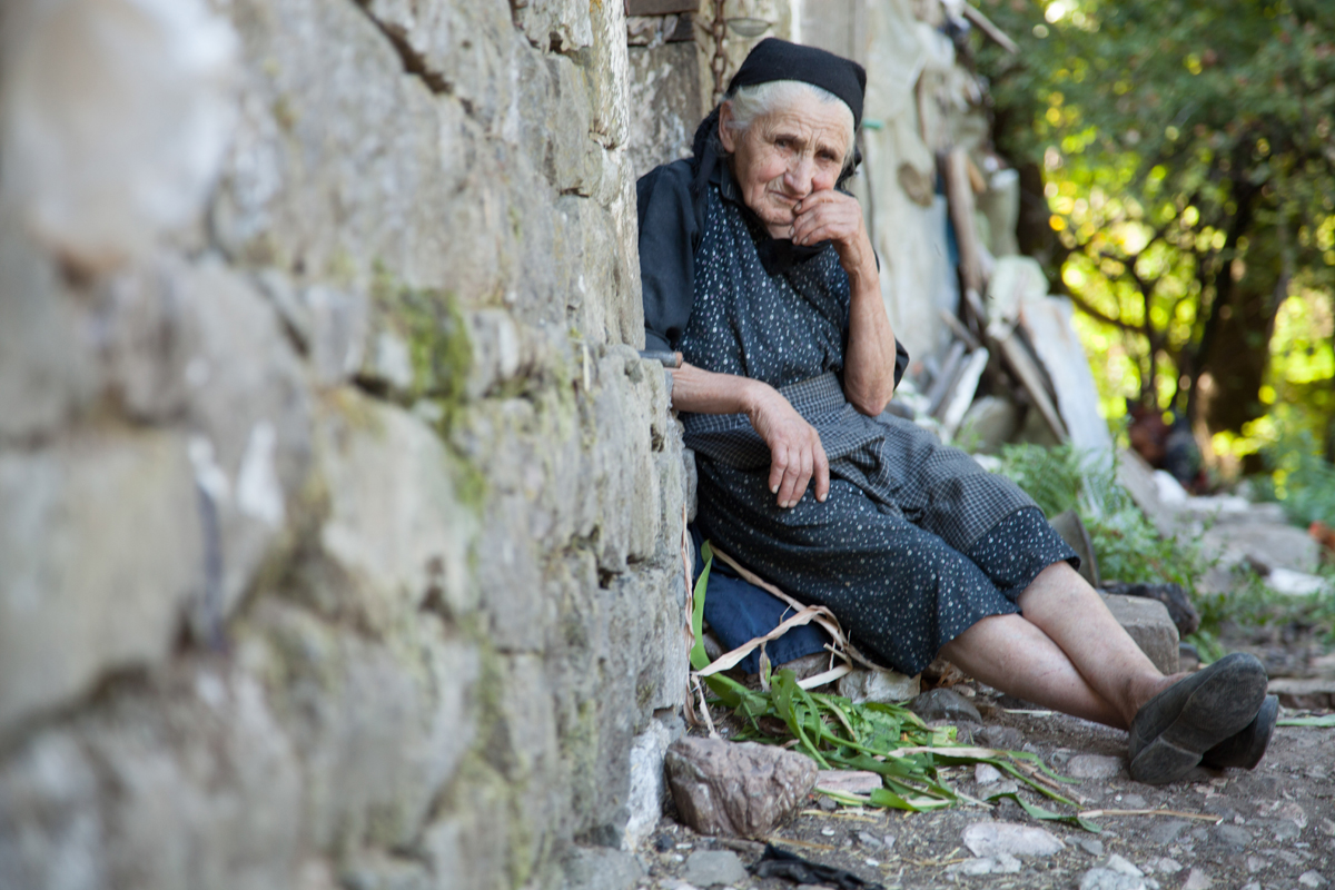 ΠΕΡΑΣΑ ΚΙ ΕΓΩ ΑΠΟ ΚΕΙ ΚΙ ΕΙΧΑ ΠΑΠΟΥΤΣΙΑ ΑΠΟ ΧΑΡΤΙ