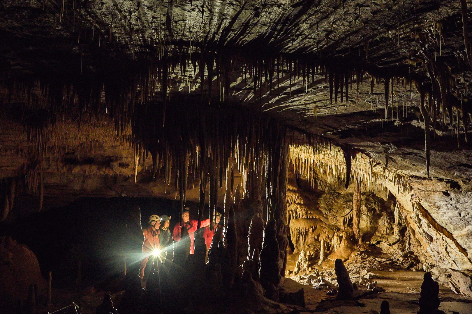 NEANDERTAL, The mystery of the Bruniquel Cave